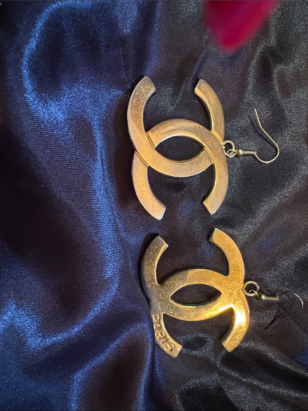 CHANEL Gold Interlocking CC Drop Earrings